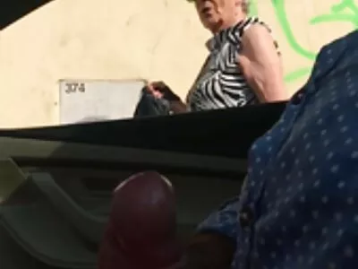 امرأة سمراء مفلس أنيق الانفجارات نفسها على كاميرا ويب تظهر سكس محارم مترجم جديد