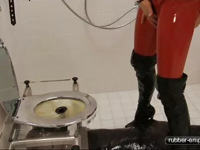 الشقراء الساخنة فيلم سكس محارم جديد تدخن