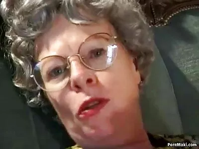 اللسان من امرأة سمراء رائعة والجنس سكس محارم مترجم جديد على الكاميرا